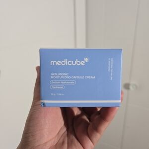 medicube Hyaluronic Moisturizing Capsule Cream